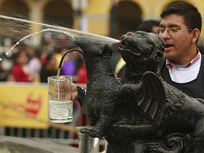 Peruvian Pisco fountain - Peruvian Pisco flowing through fountain in the main main square of Lima, Peru