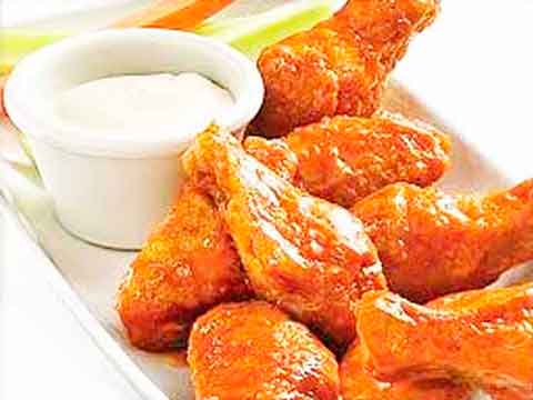 Buffalo Wings - Chicken wings bathed in bbq sauce, served with pickles in tartar sauce.

