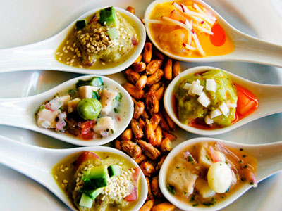 Ceviche dish traditional peruvian Ceviche dish traditional peruvian -
Plato Flag of Peru, prepared with chunks of trout marinated in lemon. And aji sauce accompanied by corn.