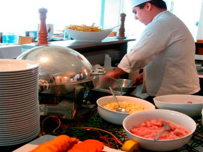 Cooking Ceviche Peruvian - 
Kitchen Pirwa Restaurant, enjoy the ceviche.