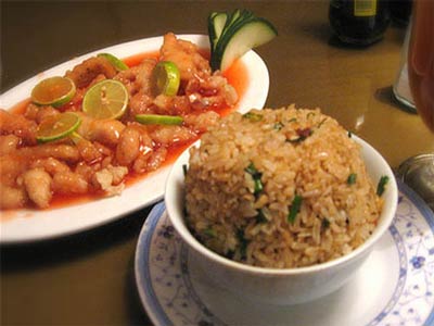 Aeropuerto blog plus restaurant - Preparado con un salteado de arroz chaufa, tallarin saltado, trozos de pollo
