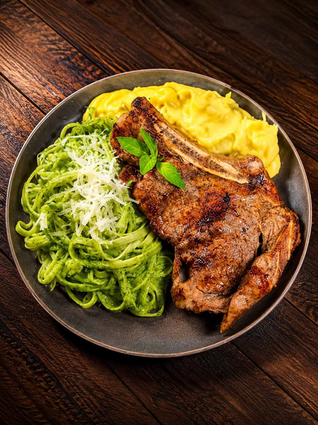 Churrasco with Green Pasta