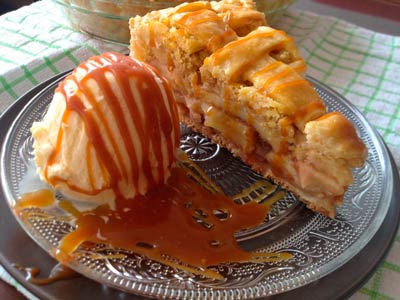 Pie de manzana plus restaurant - Relleno con una crema de manzana, servido en plus restaurant