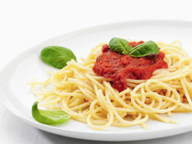 Spaghetti a La Napolitana - Disfruta en sus dos presentaciones, pollo o trucha.