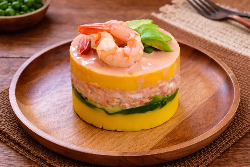 Causa Acevichada en Salsa de Langostinos - Causa Acevichada en Salsa de Langostinos