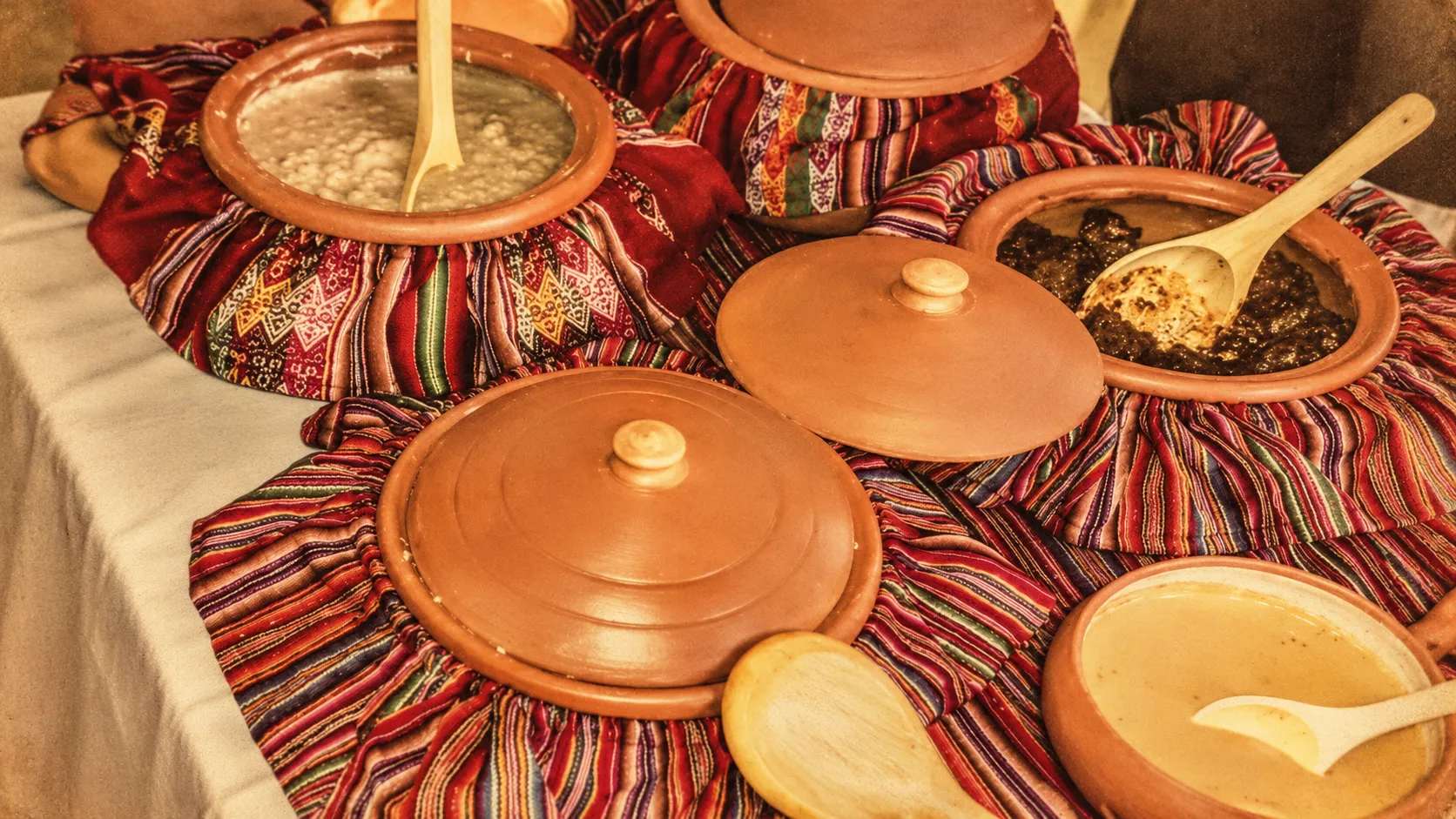 platos criollos platos criollos - la música siempre relacionada a la comida peruana