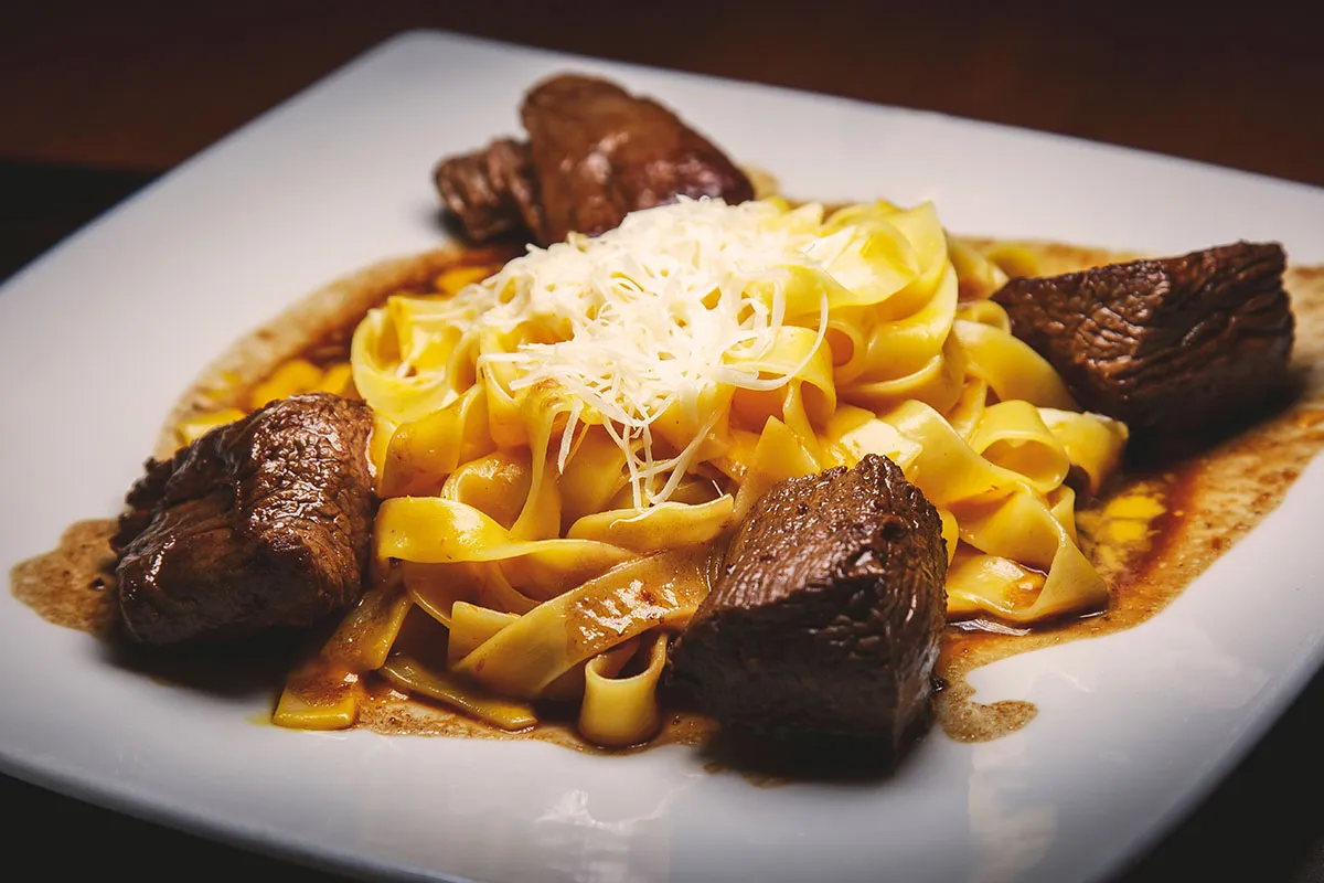 Fettuccine a la Huanca&iacute;na con Lomo al Grill - Fettuccine a la Huanca&iacute;na con Lomo al Grill