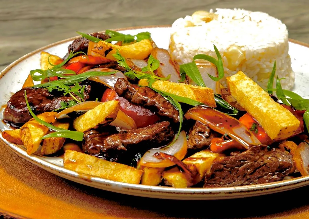 Saltado De Alpaca Con Verduras Salteadas - Saltado De Alpaca Con Verduras Salteadas