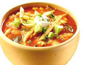 Sopa Mexicana  - Aderezado de ajos, cebolla, chiles secos, con pollo, frijoles, palta, apio.